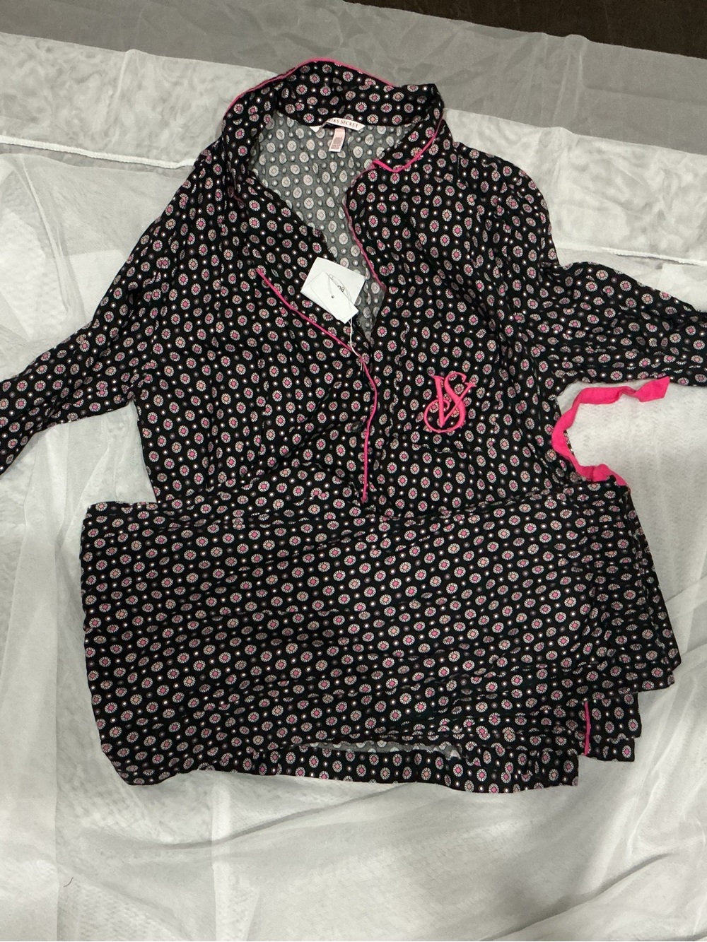 VS Black and Pink Patterned Pajama Set